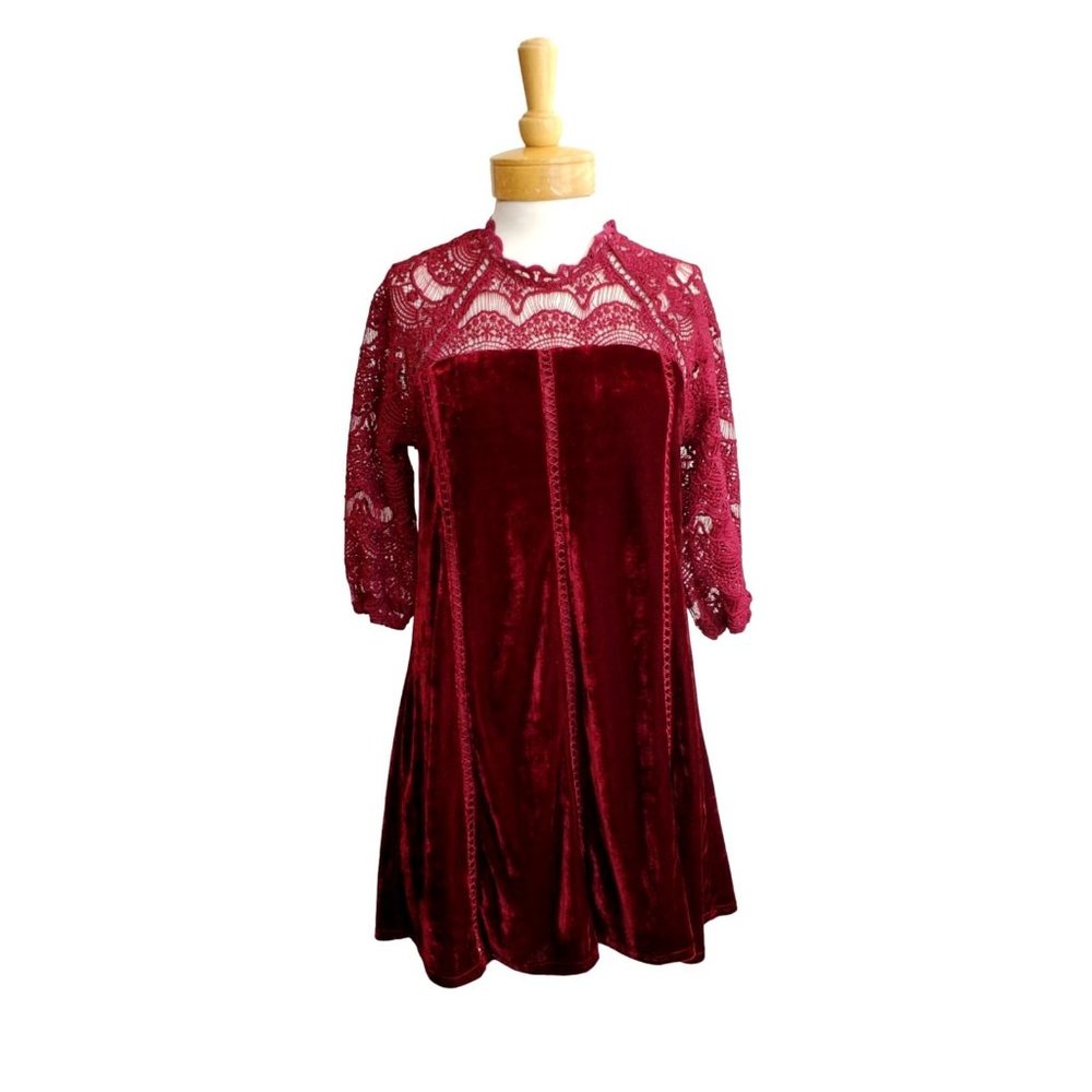 SALE Lulus Dress Burgundy Crochet Lace Velvet Shift Love Me Always Party Date M